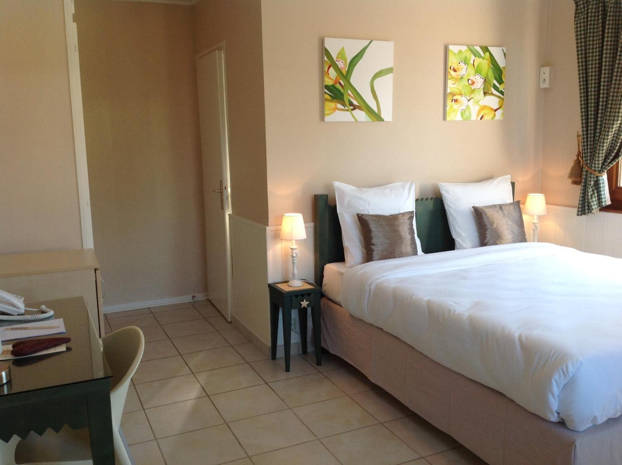 L'Oasis Hotel Evian-les-Bains Room photo