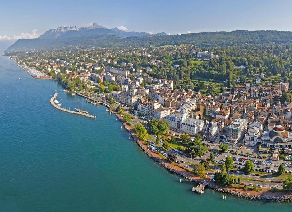 L'Oasis Hotel Evian-les-Bains Exterior photo